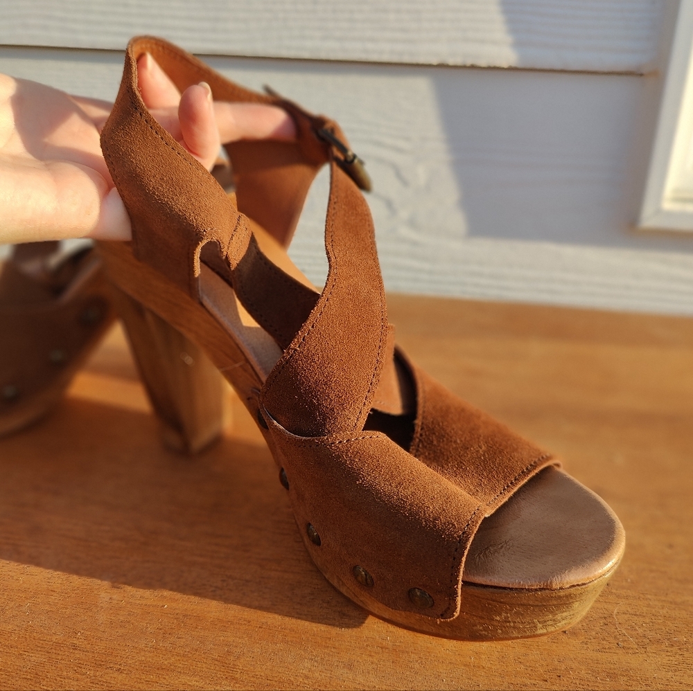 Laocoonte wooden platform block heels